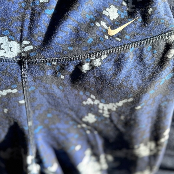 Nike Capri Workout Leggings - Picture 2 of 3